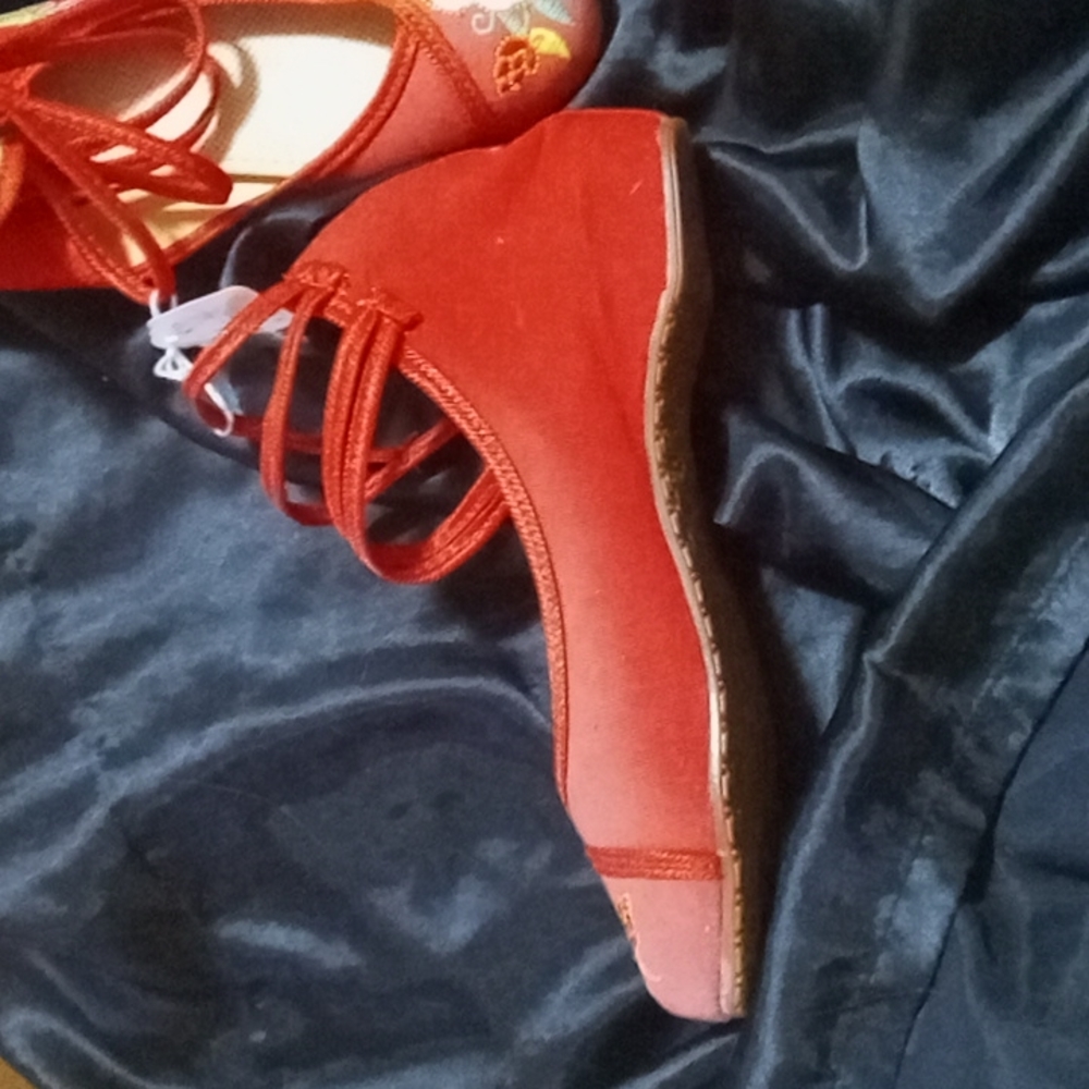 Shoes - Picture 3 of 6
